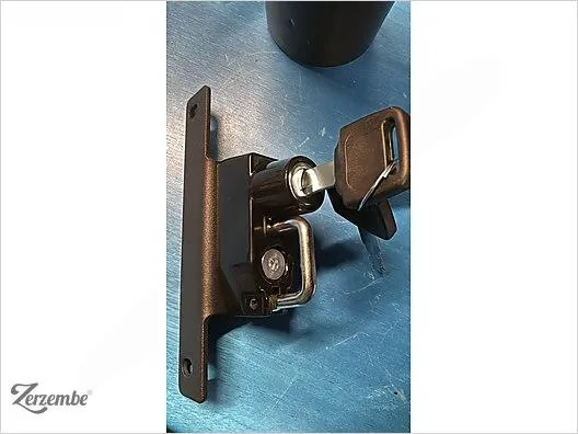 Motosiklet Sol Taraf Alaşımlı Kask Kilidi Q48E Motosiklet Sol Taraf Alaşımlı Kask Kilidi Q48E