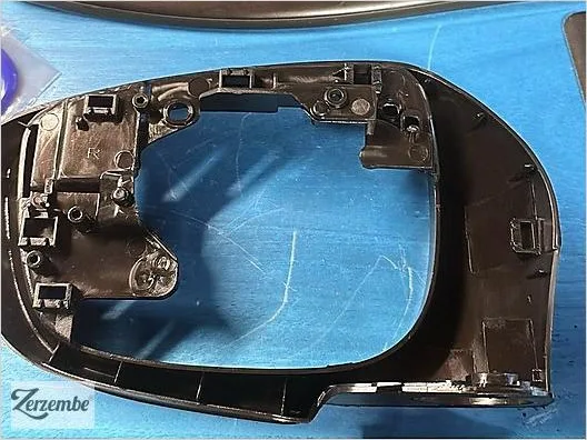Mazda 6 Sağ Yan Ayna Çerçevesi - Koruyucu Kapak Q68G
